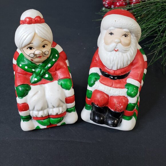 Ceramic Christmas Mr and Mrs Santa Claus Salt and Pepper Shakers Holiday S+P - Picture 1 of 5